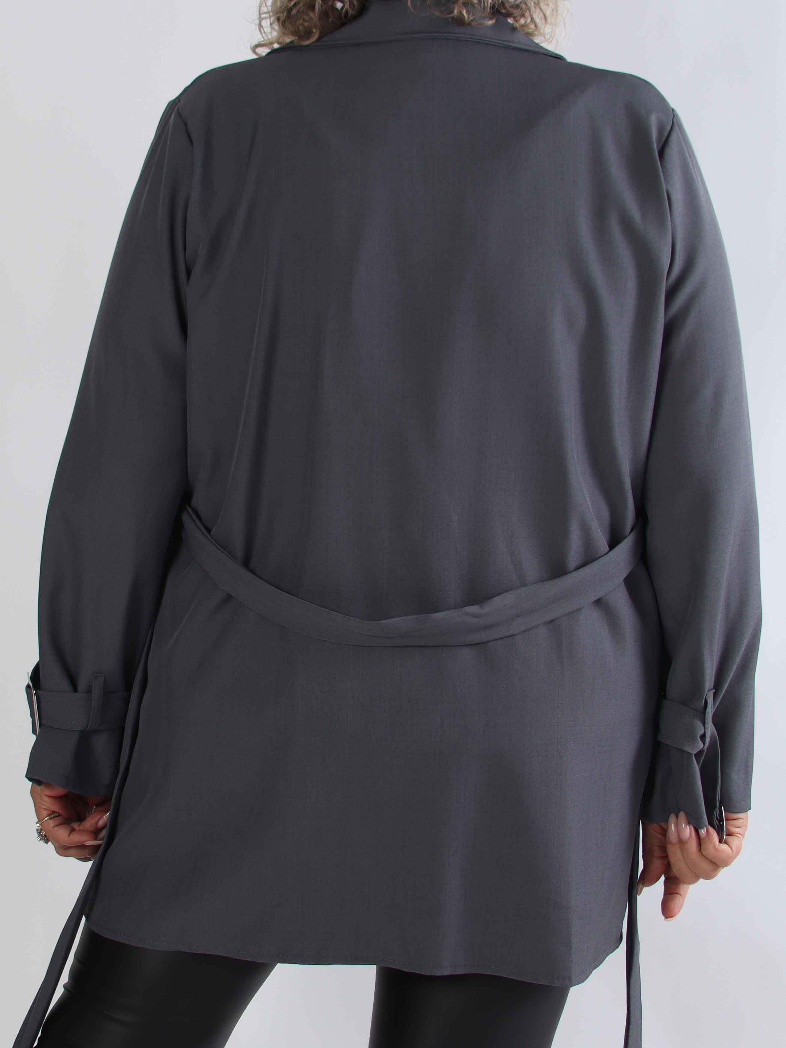 Sharpay Short 2.0 - Kort let plus size trenchcoat med bindebånd